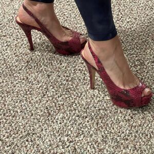 Vero Cuoio Hot Pink Snakeskin Heels